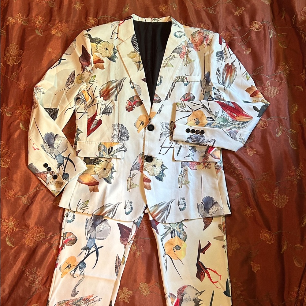 Unisex Floral Print 2 piece Suit. Size US M New Unused